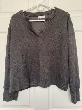 Kinesis Knit Ribbed V-Notch Pullover Top  and matching Bottom - Gray